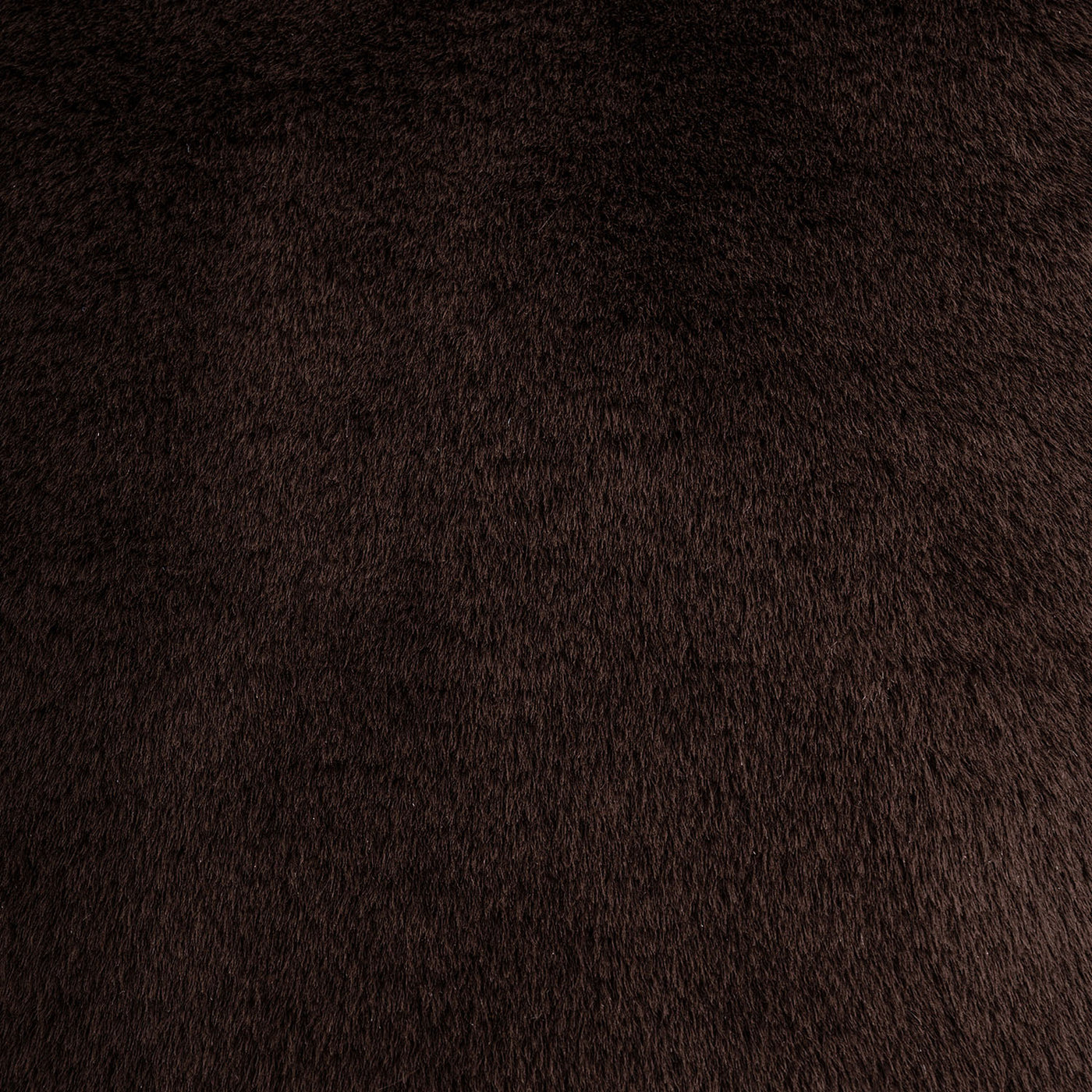 Produktbild braunes Hundekissen aus Webpelz und italienischem Samt. Very Close-up view des Faux Furs.
