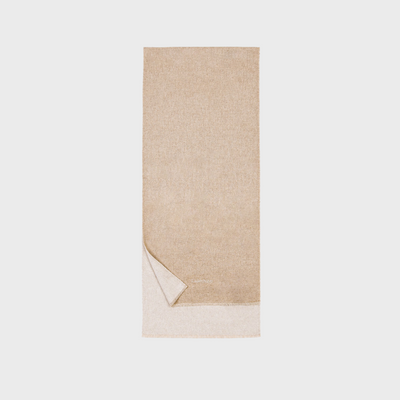 Produktbild beige Kaschmir Schal mit Bestickung. Front view.